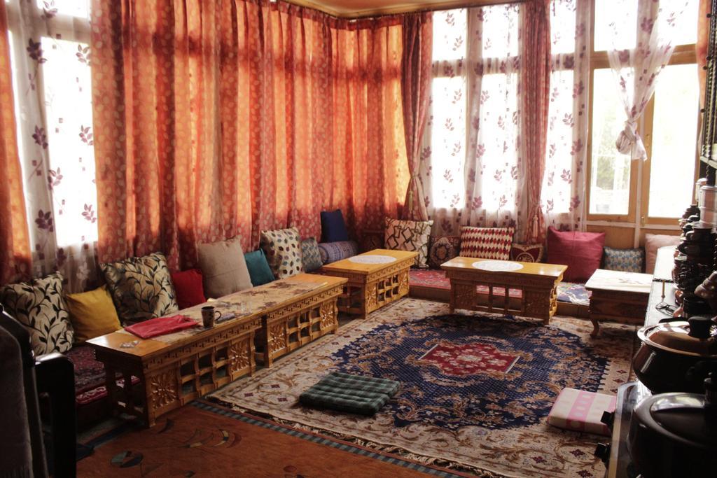 Tsetan Guest House Leh Eksteriør bilde