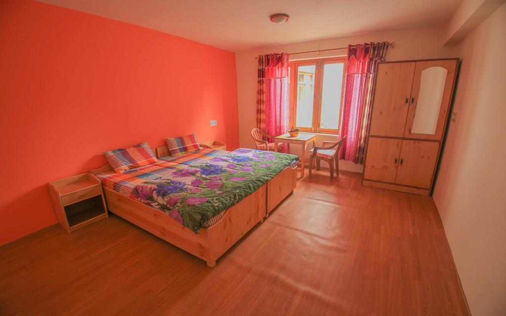 Tsetan Guest House Leh Eksteriør bilde