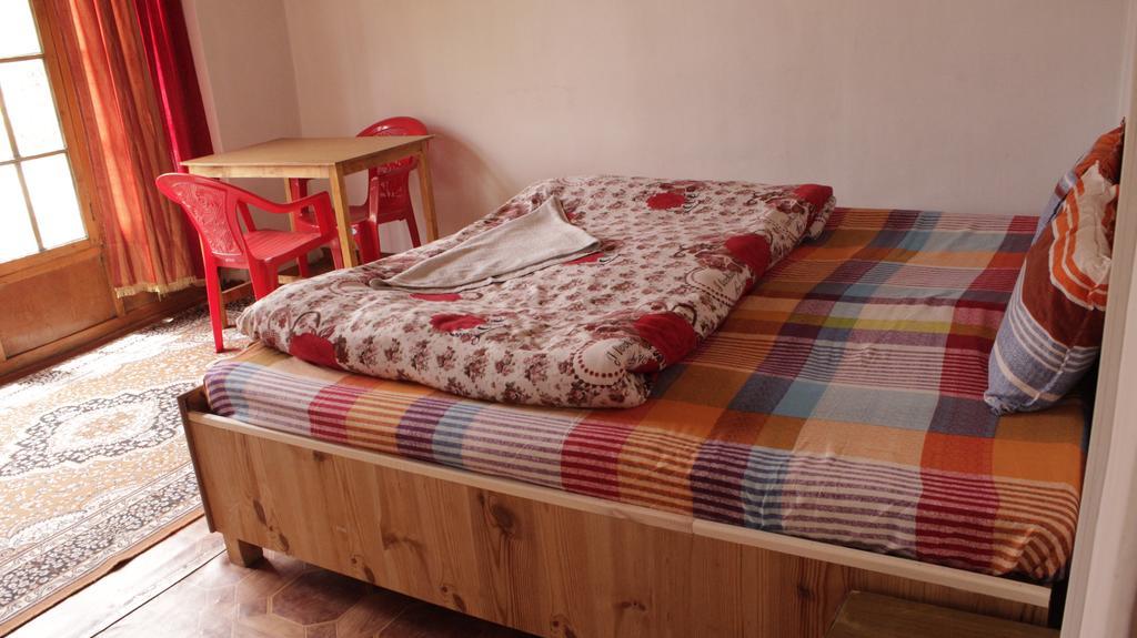 Tsetan Guest House Leh Eksteriør bilde
