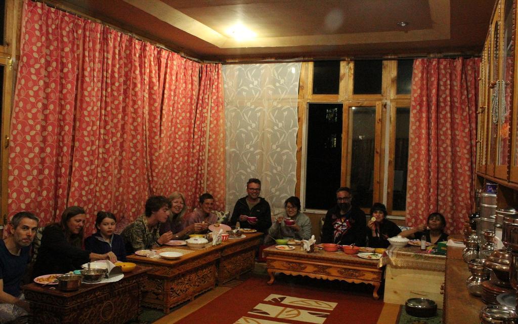 Tsetan Guest House Leh Eksteriør bilde