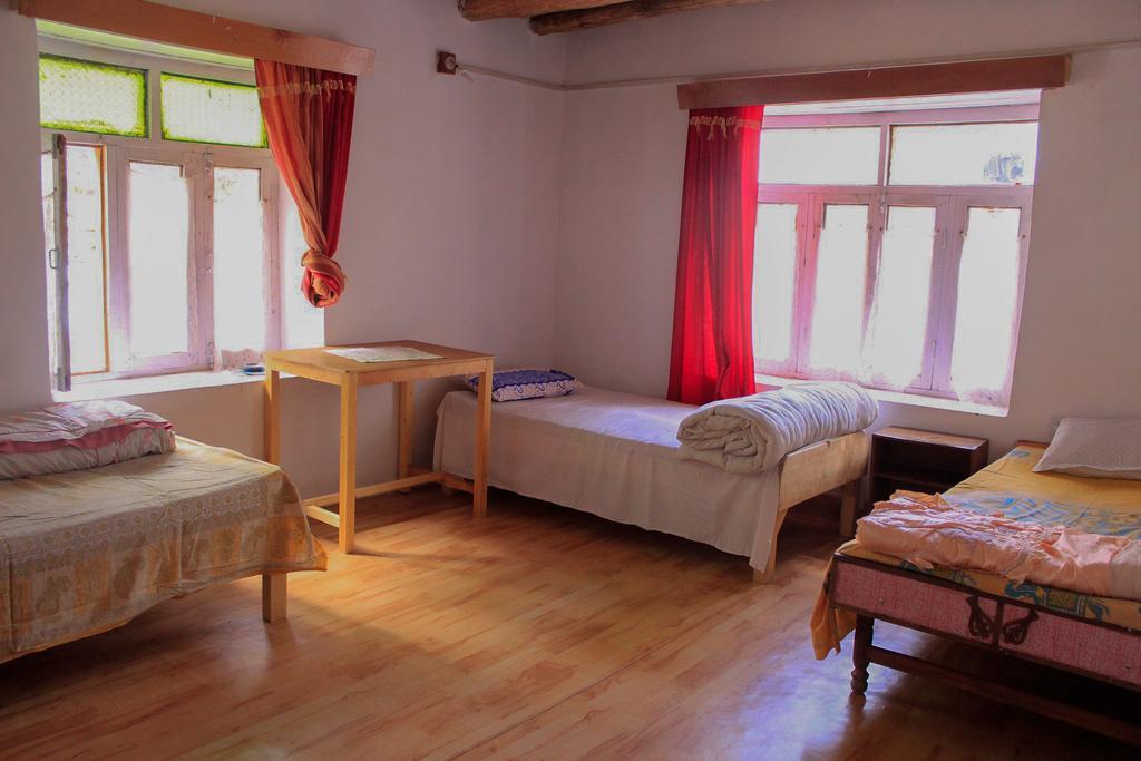 Tsetan Guest House Leh Eksteriør bilde